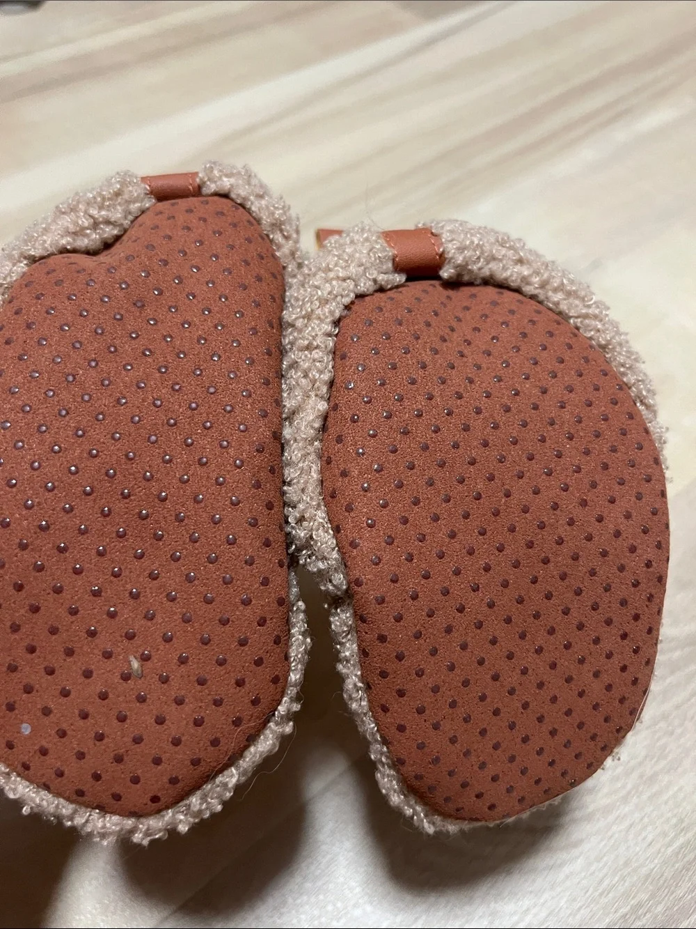 Goumi sherpa slippers